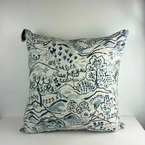 CHINOISERIE BLUE & WHITE 20x20” duck feathers filled pillow NWT decorative soft